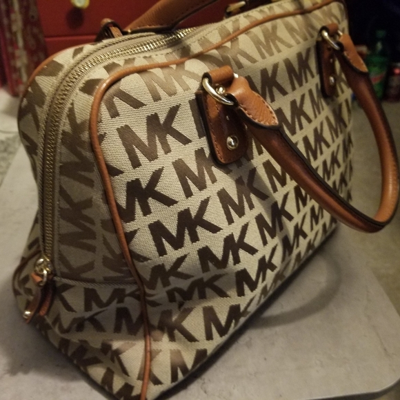 Michael Kors handbag - Picture 2 of 6